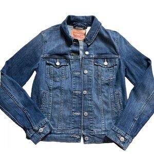 NWOT Levi’s Denim Jean Jacket